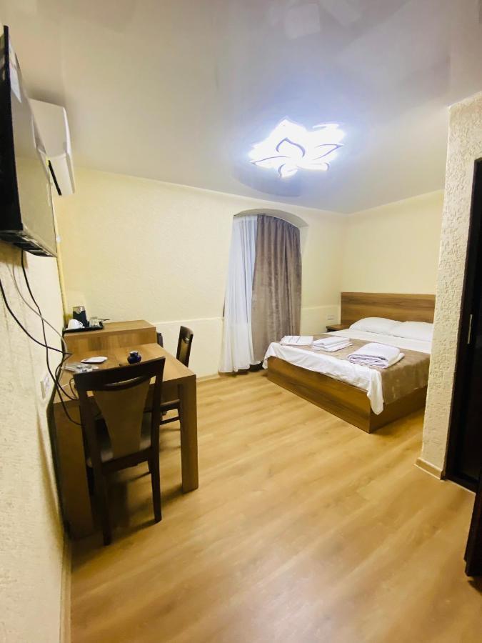 Hotel Sunrise Кутаиси Экстерьер фото